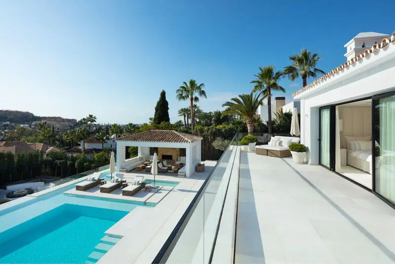 Villa de Lujo en Nueva Andalucia con Vistas al Mar