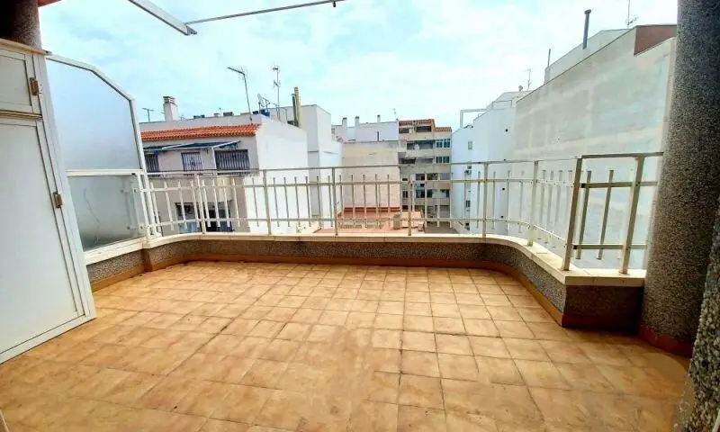 Atico con Terraza y Vistas al Mar en Torrevieja