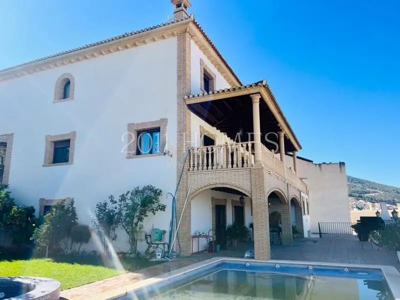 Chalet de Lujo en Venta en Loja Granada