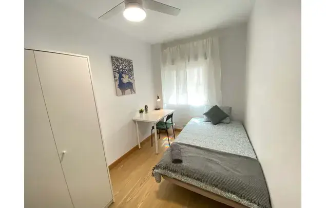 Rent a room of 80 m² in Madrid