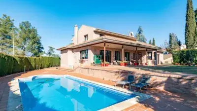 Chalet de Lujo en Granada con 8 Dormitorios y Piscina