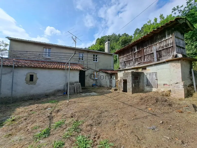 Casa rural en venta en Oza Cesuras para reformar
