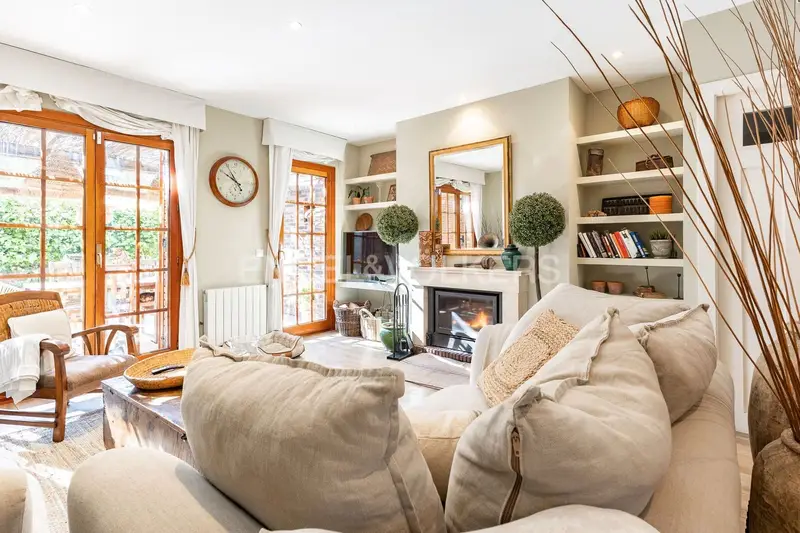 Casa adosada reformada en Badalona 244m² Jardin 3 plantas Garaje