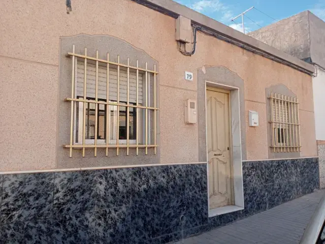 Casa unifamiliar en venta en Calle de Valencia, 79, cerca de Calle de Asturias