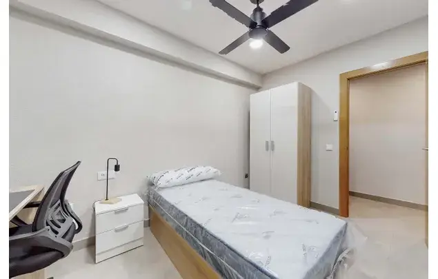 Habitaci	ón 130m	² Castell	ón de la Plana Estancia Media Larga