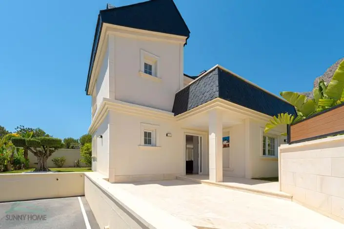 Villa de Lujo con 3 Dormitorios y Piscina Privada en Polop