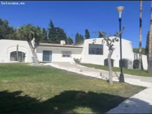 Villa de Lujo en Santa Faz Estilo Ibiza con Piscina