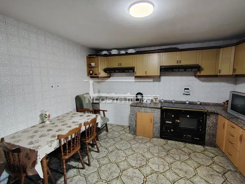 Casa Reformada en Tella Ponteceso con Terreno