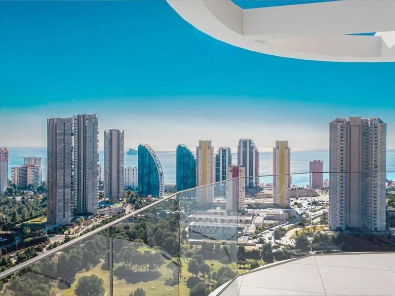 Apartamento con Piscina y Terraza en Benidorm Vistas al Mar
