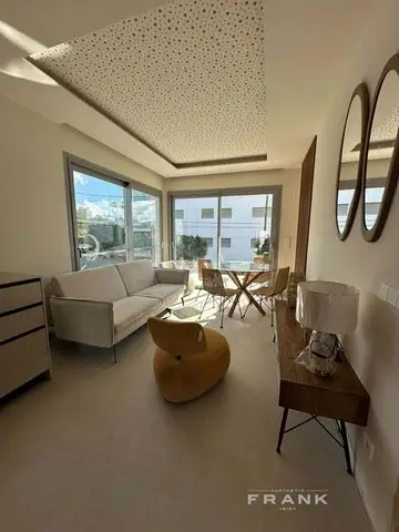 Apartamentos en Cala Gracio: Lujo a 20 Metros del Mar