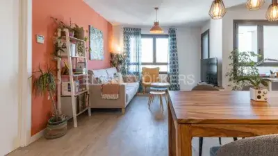 Apartamento en Alquiler en Sant Adrià de Besòs - 2 Dormitorios - Finca Moderna