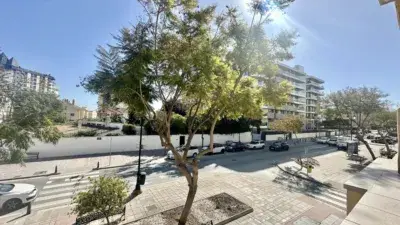 Piso en venta cerca del mar con terraza y 2 dormitorios en suite