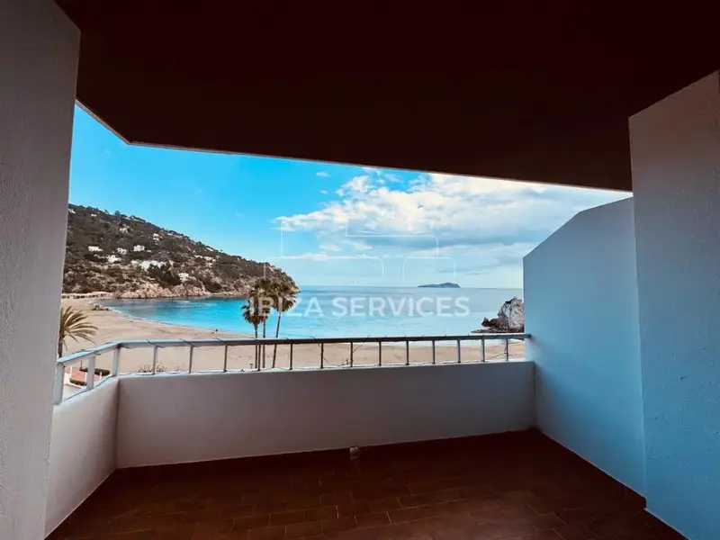 Apartamento en Cala San Vicente con Vistas al Mar