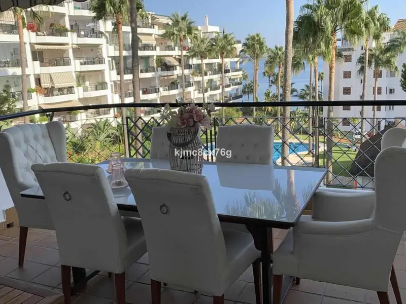 Apartamento 3 Dormitorios Primera Linea de Playa Calahonda