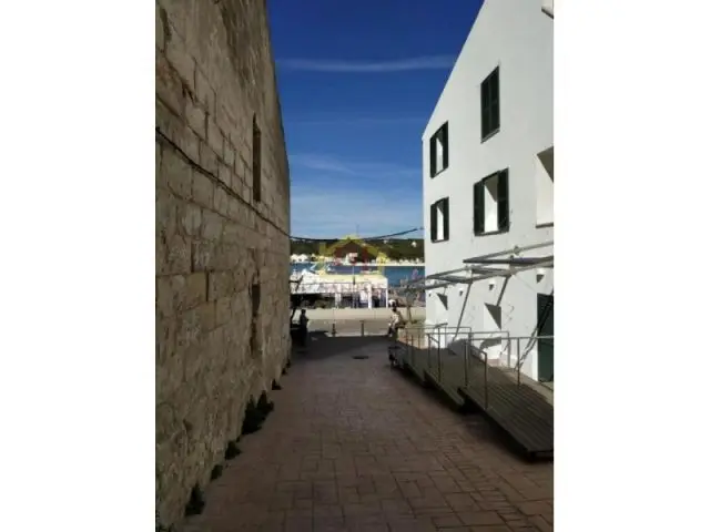 Edificio en Venta en Primera Linea de Mar en Mahon