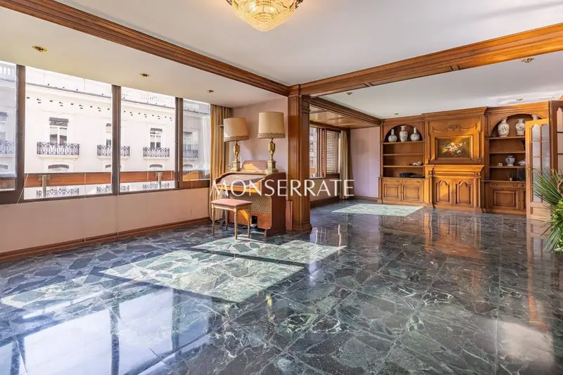 Apartamento de Lujo en el Centro de Valencia Cerca de la Puerta del Mar