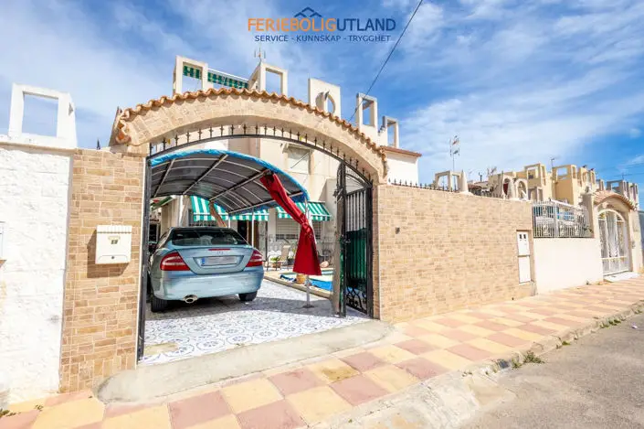Villa en Venta Torrevieja 4 Dormitorios Piscina Privada