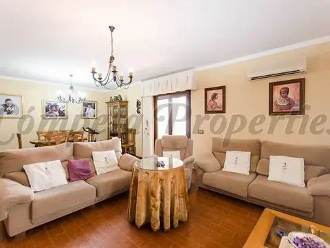 Casa Villa 5 Dormitorios Sayalonga Espaa