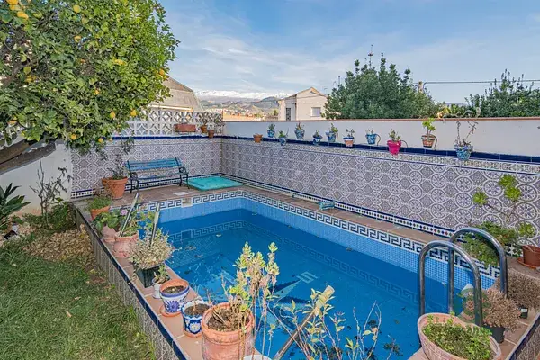 Adosada con Piscina Privada en Granada