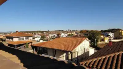 Casa adosada en Fontcoberta con 5 habitaciones y jardín
