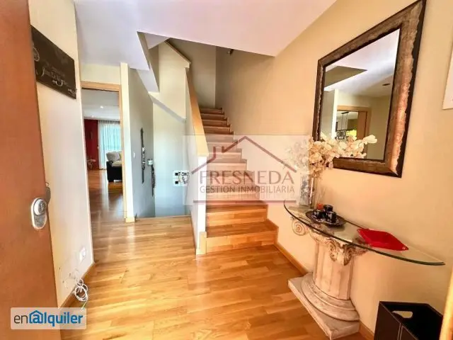 Chalet adosado en La Fresneda con garaje y jardín