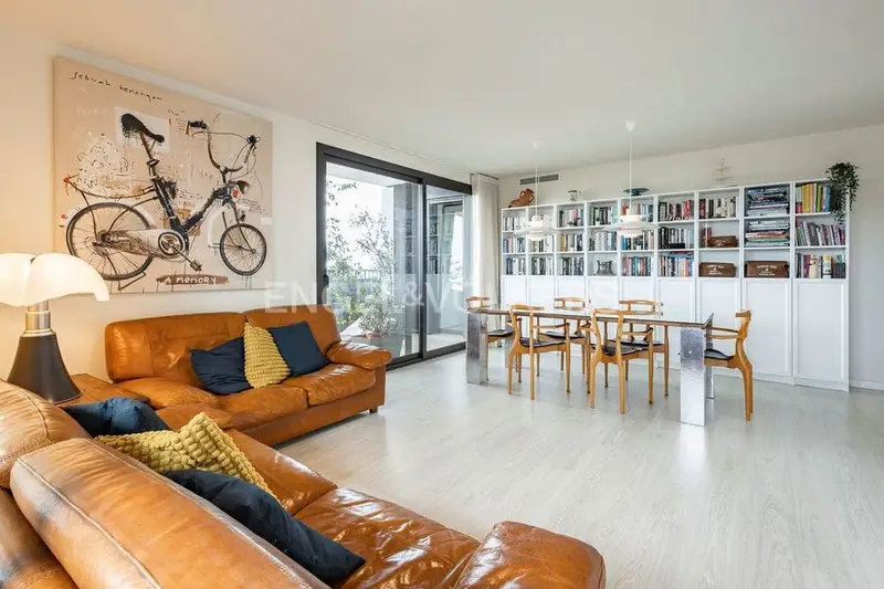 Apartamento en Sant Just Desvern con Vistas al Mar y Piscina