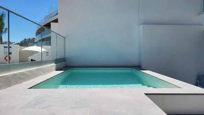 Apartamento en Alquiler Fuengirola Planta Baja Piscina Privada Vistas al Mar