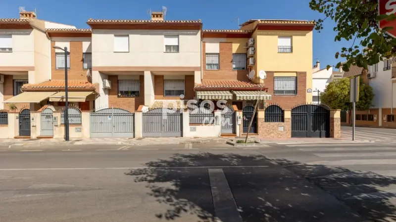 Casa adosada en Armilla cerca del Centro Comercial Nevada