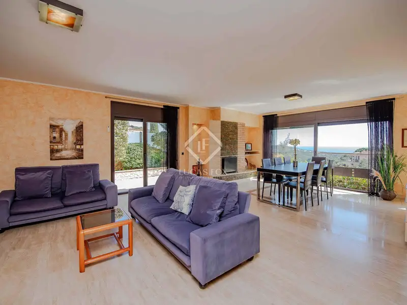 Chalet en venta Platja dAro con vistas al mar y piscina