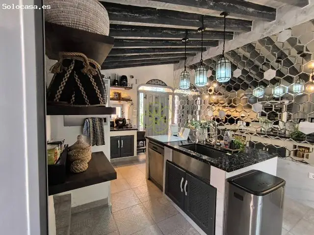 Cortijo en Venta en Almería: Casa Árabe con Piscina y Jardín