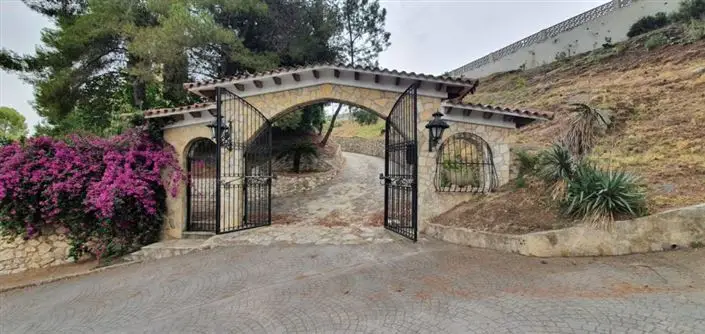 Chalet de 5 Dormitorios en Venta en Carricola Valencia