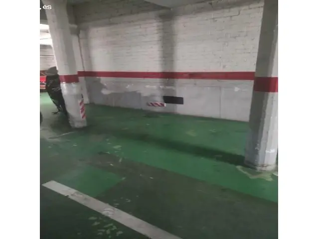 Plaza Aparcamiento Montcada Nova - Coche Mediano