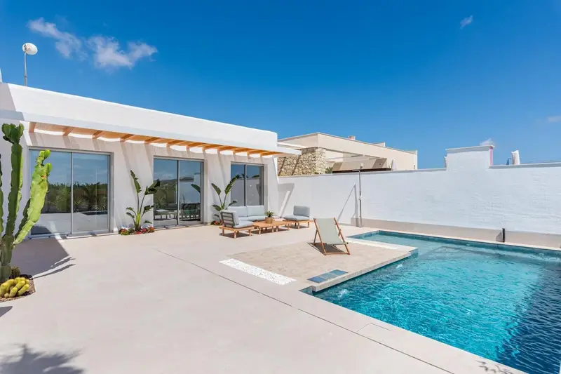 Villa en Benijofar con Piscina Privada y Vistas Increibles