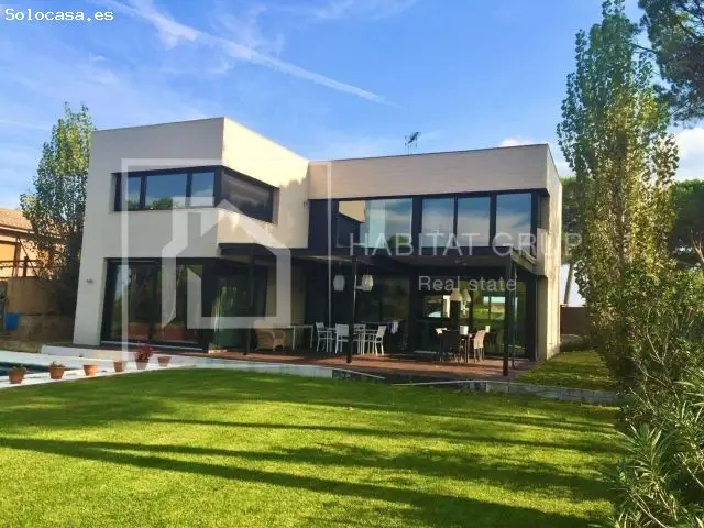 Chalet Moderno en Girona con Piscina y 5 Habitaciones
