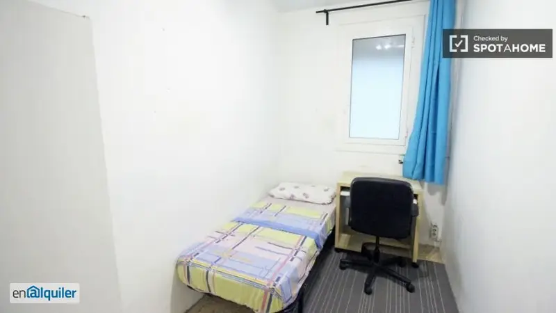 Habitación con Escritorio en Piso Compartido Sants