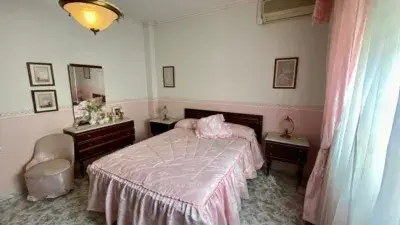 Casa adosada en venta en Avenida de los Reyes Católicos