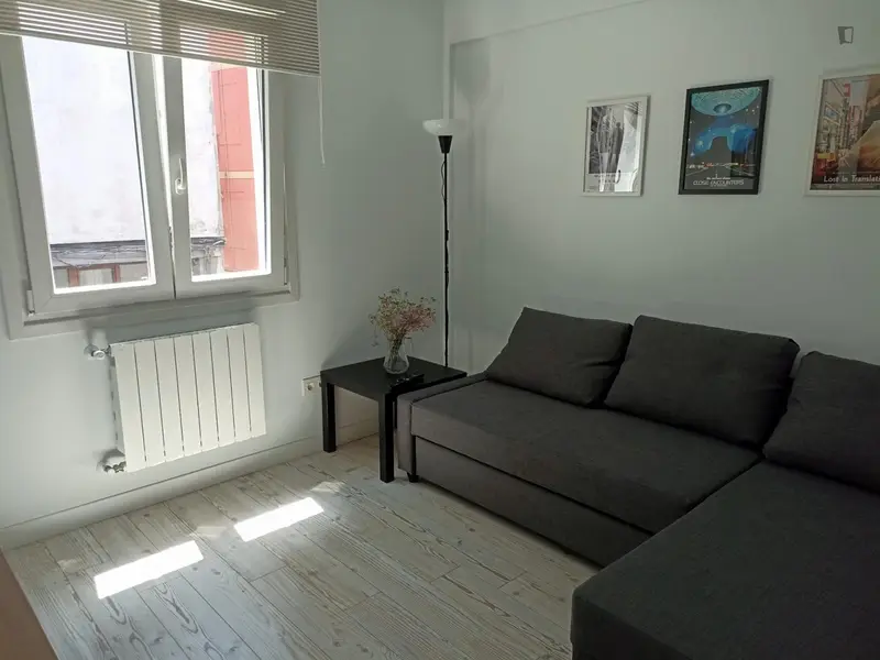 Habitación individual en piso de 4 habitaciones y dos baños