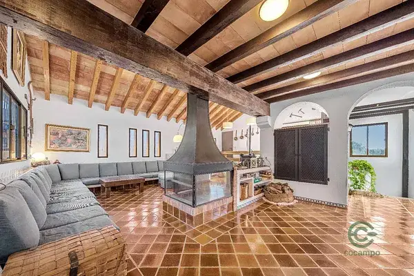 Villa en Costa de la Calma Mallorca 571m2 con 3 Apartamentos