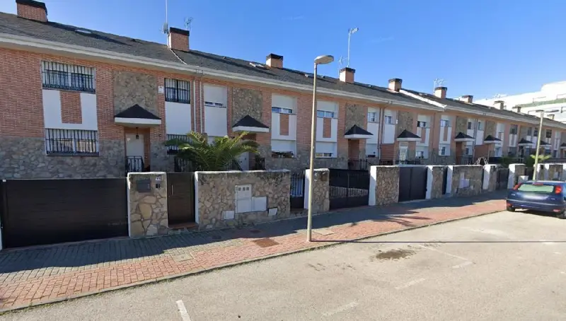 Venta Chalet Adosado Parla 275m2 Jardin 4 Dorm