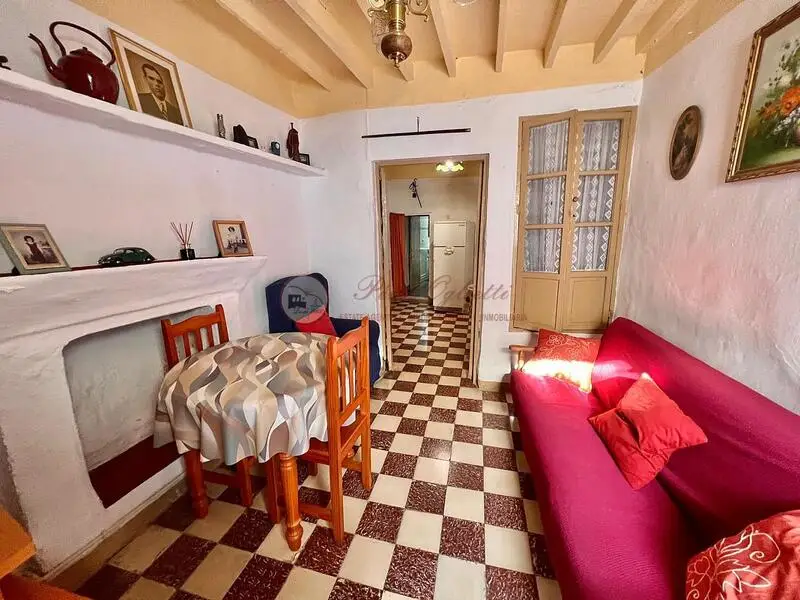Casa en Torrox Pueblo para Reformar Cerca del Mar