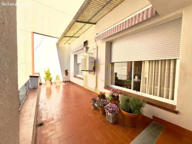 Preciosa Casa con Garaje y Terraza en Zona Privilegiada de Terrassa