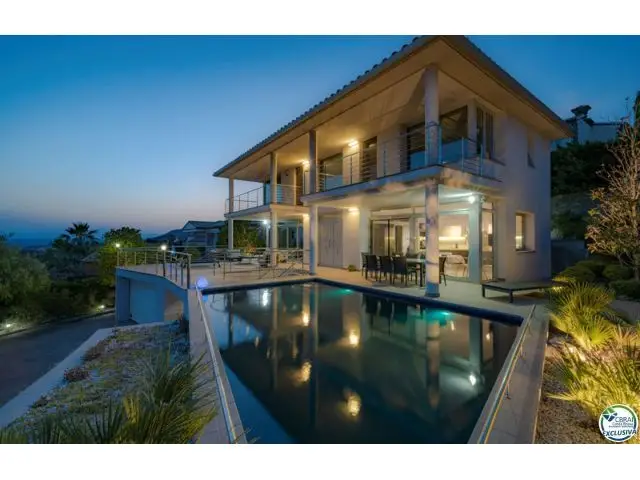 Chalet de Lujo en Palau Saverdera Girona con Vistas Panoramicas