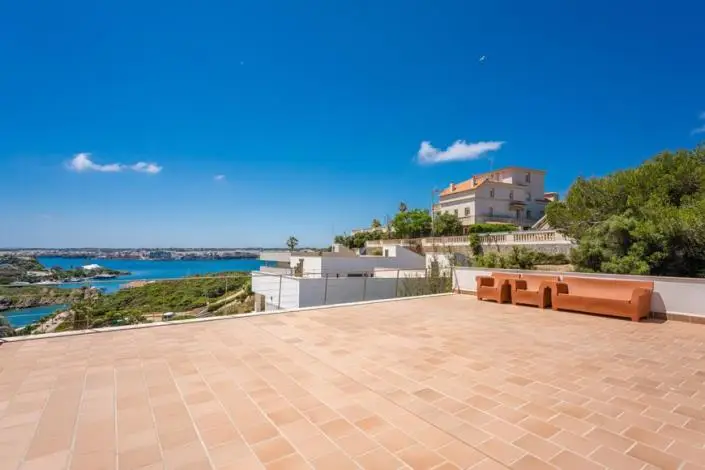 Villa en Cala Llonga con Vistas al Puerto de Mahon