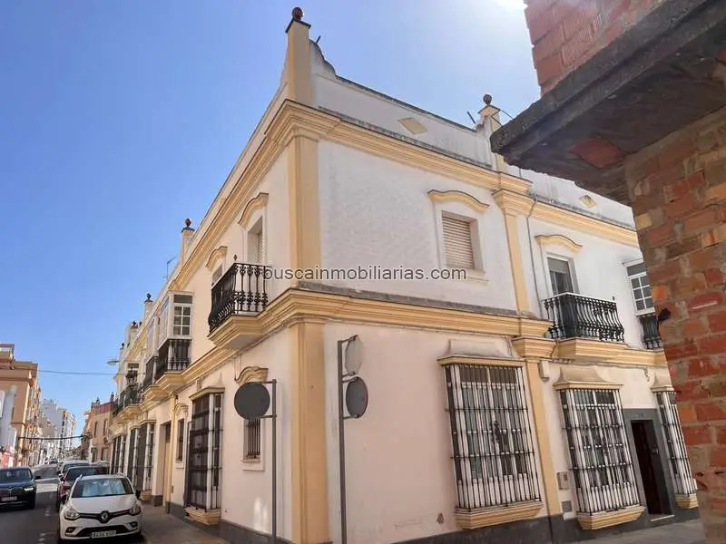 Casa en venta en San Fernando centro: 2 plantas, castillete y azotea