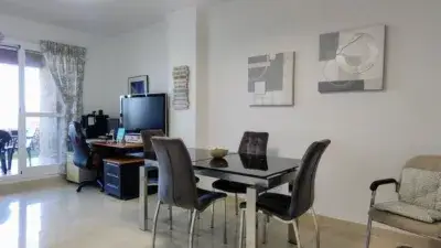 Bajo en Venta en Urbanizacion con Piscina Cerca de la Playa