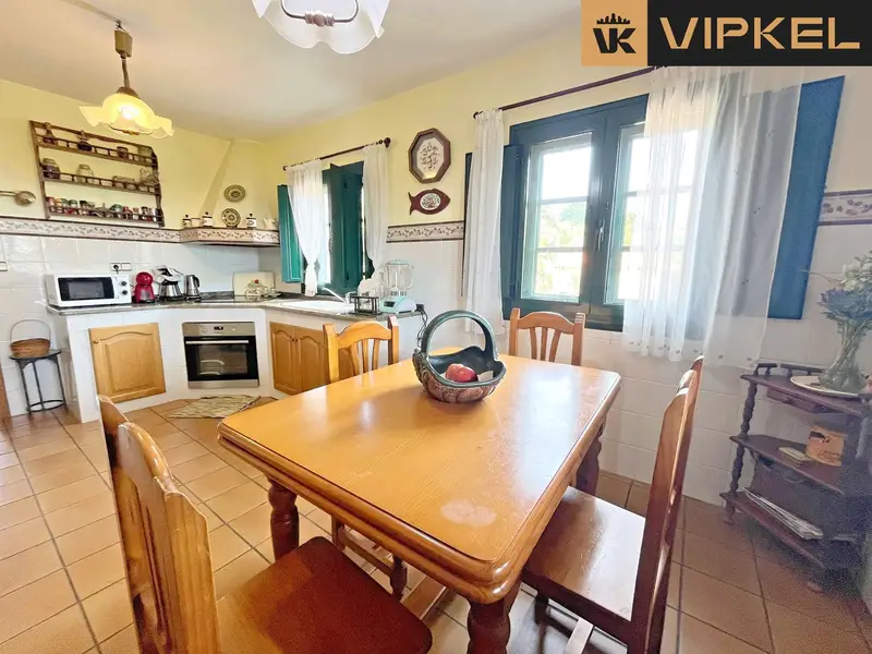 Chalet en Naron con 2800m2 de terreno Jardin Huerta Garaje y Bodega