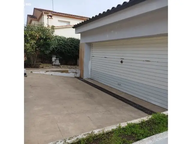 Chalet en Venta Medinyà Girona con Piscina y Jardín