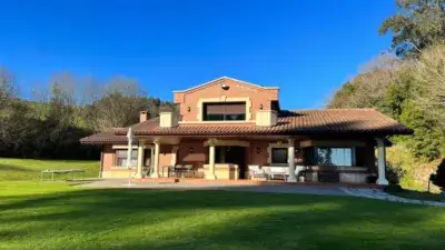 Casa en venta en Mungia con terreno y robledal