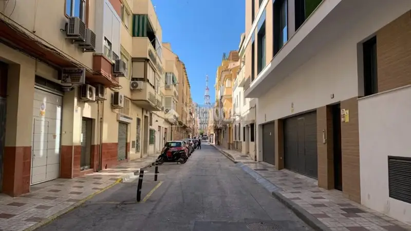 Piso en venta en Málaga: 4 dormitorios, 2 baños, terraza