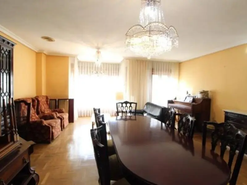 Piso en venta en el centro de Oviedo Calle Uria 150m2 5 dormitorios